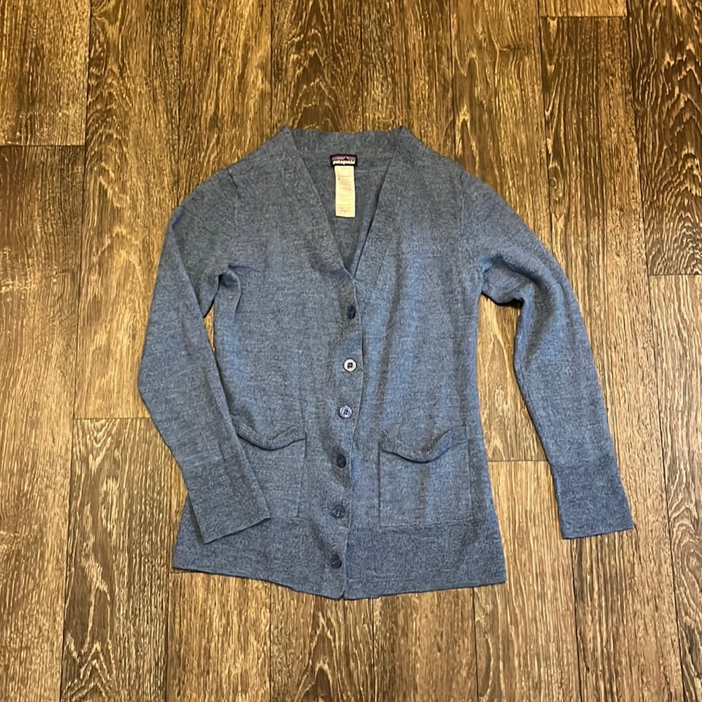Patagonia cardigan, 100% merino wool